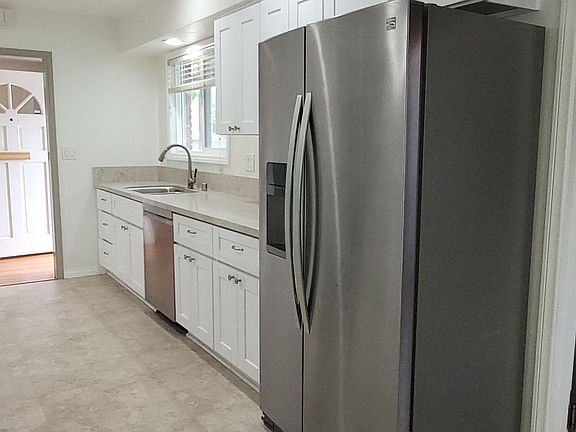 5th image of 1048 Albion St