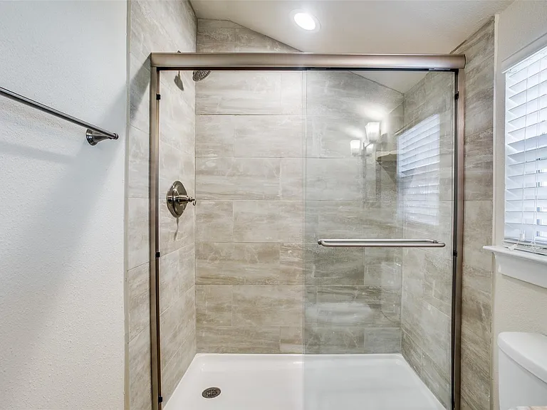 3147 Hedgerow Dr — Photo 17