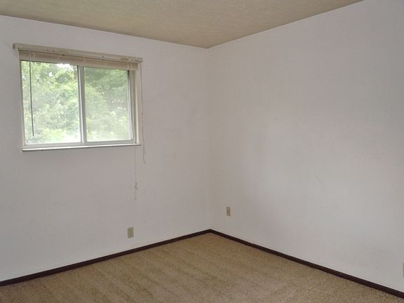 5th image of 724 Patty Dr APT C