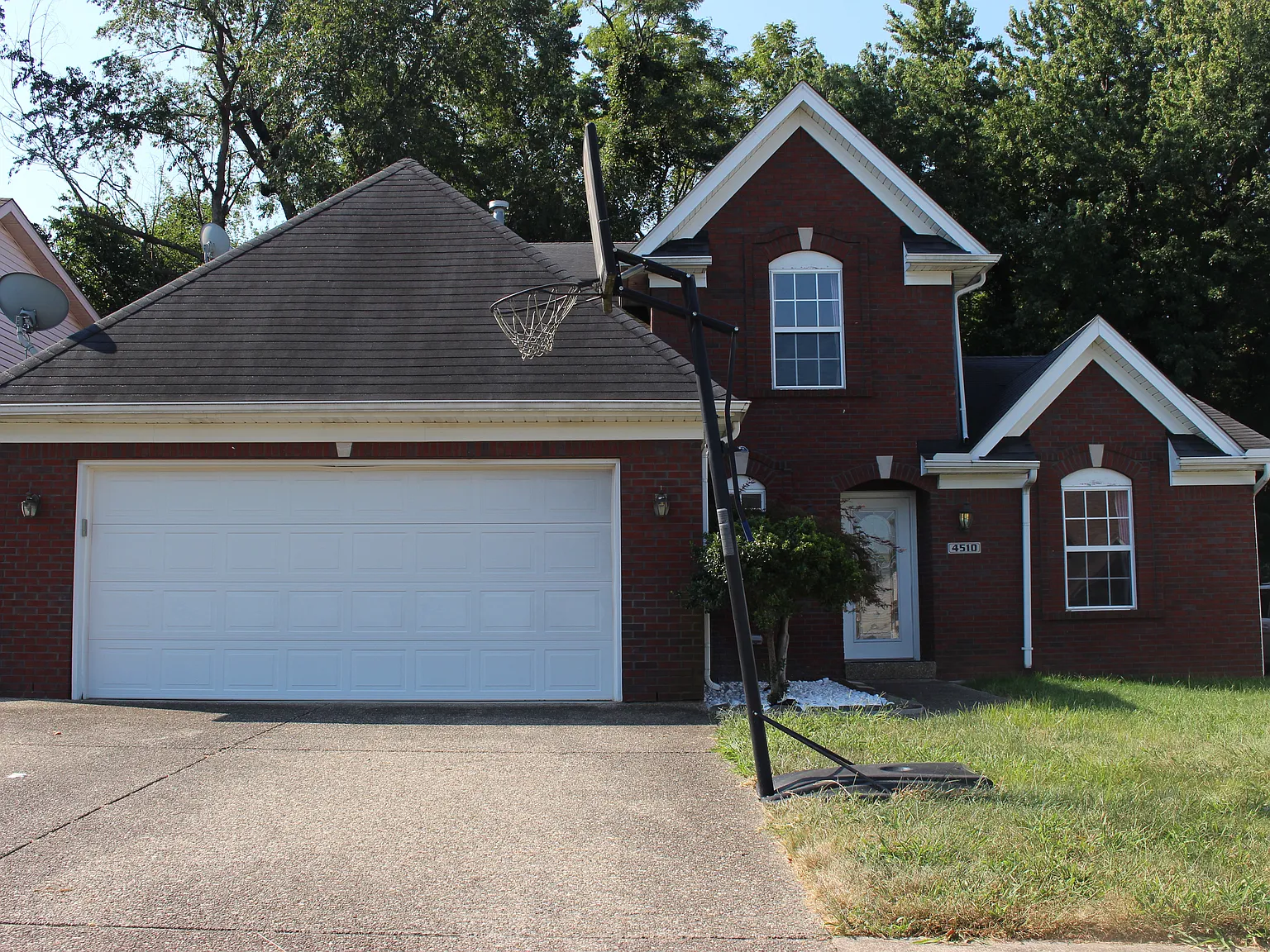 3 bed, 2.5 bath, 2032 sqft, $2,300 — Photo 2