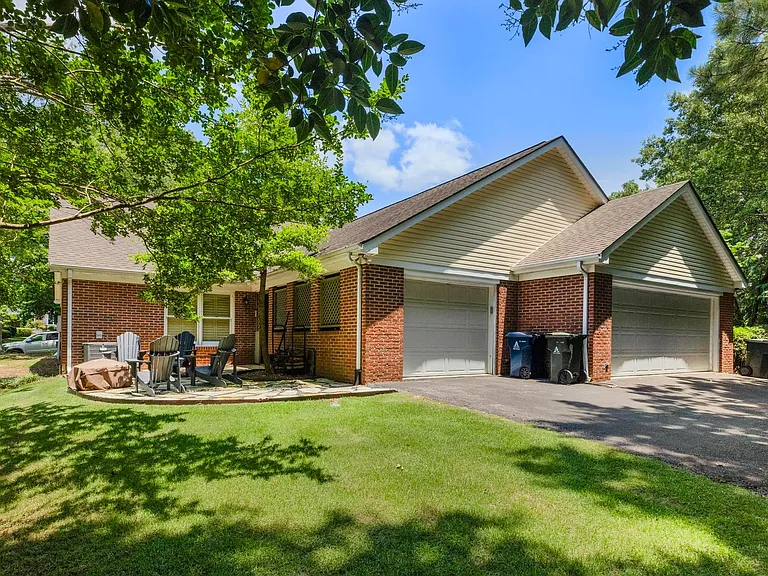 566 Homewood Dr — Photo 15
