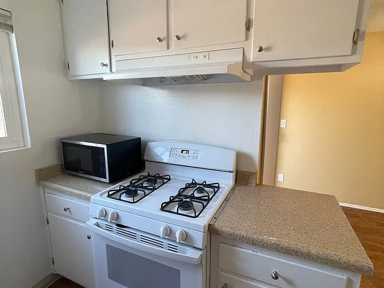 343 Cabrillo Street. — Photo 5