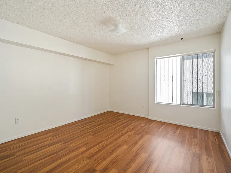 4969 Romaine St #1 — Photo 7