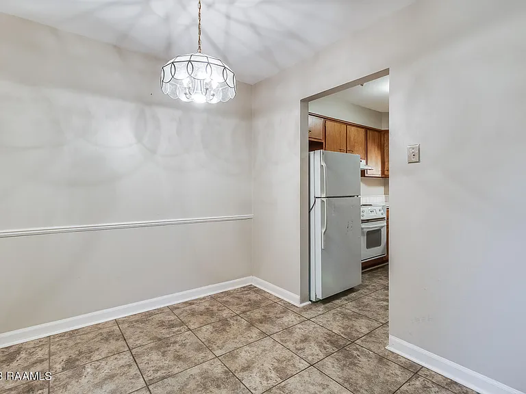 211 Versailles Blvd #10 — Photo 11