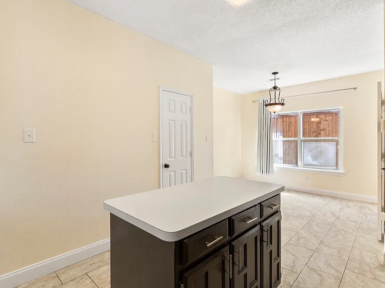 2522 Primrose Ln — Photo 9
