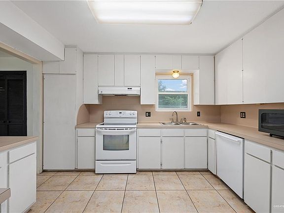 5th image of 1717 Charles Cir