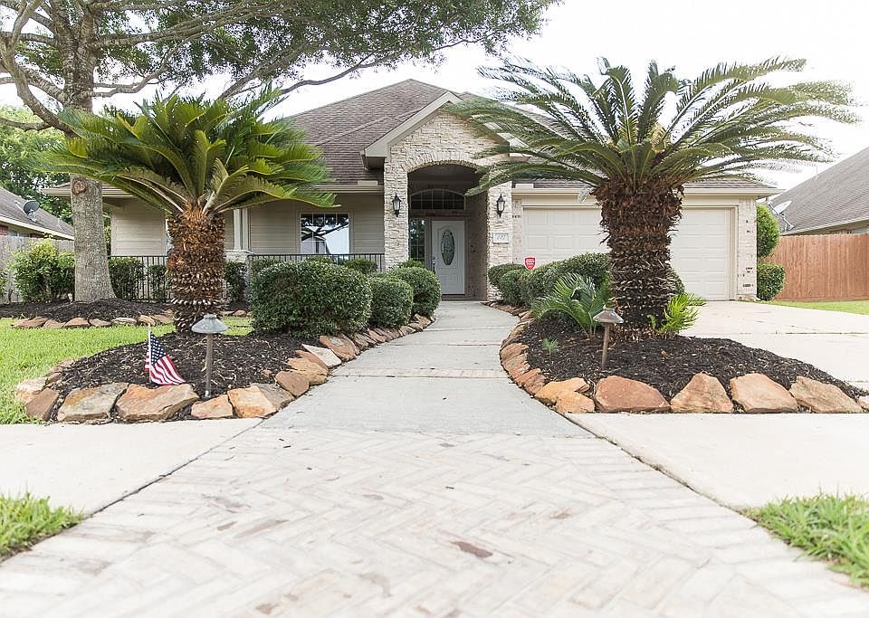 1st image of 127 Magnolia Estates Dr