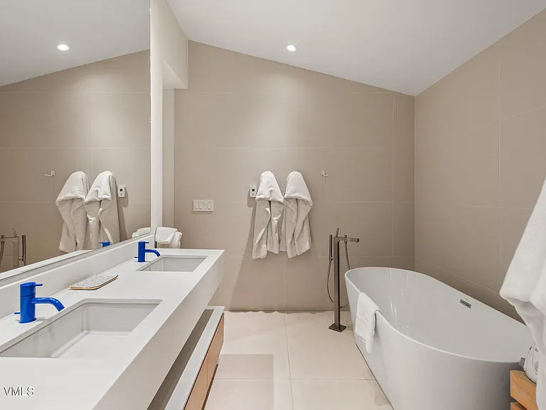 800 S Monarch St #9 — Photo 17