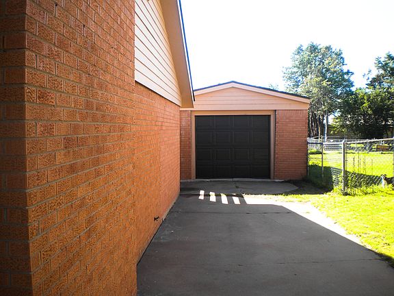 4th image of 2410 9th Ave