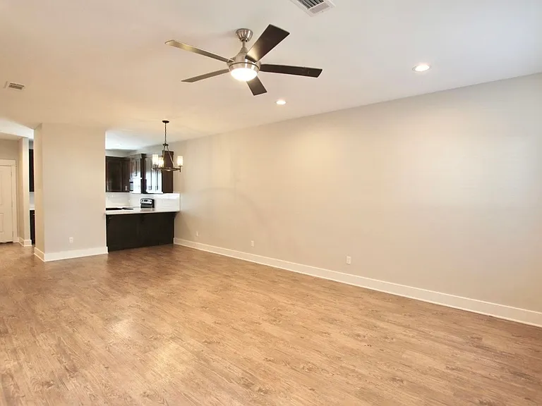 307 N Henry St #15 — Photo 10