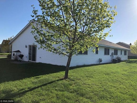 3rd image of 634 Sycamore Dr
