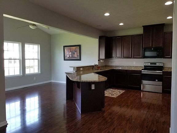 2nd image of 512 Gentry Cir E