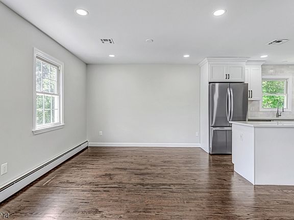 5th image of 39 High St APT 1