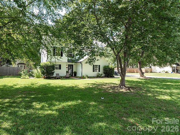 2nd image of 3015 Queensdale Dr