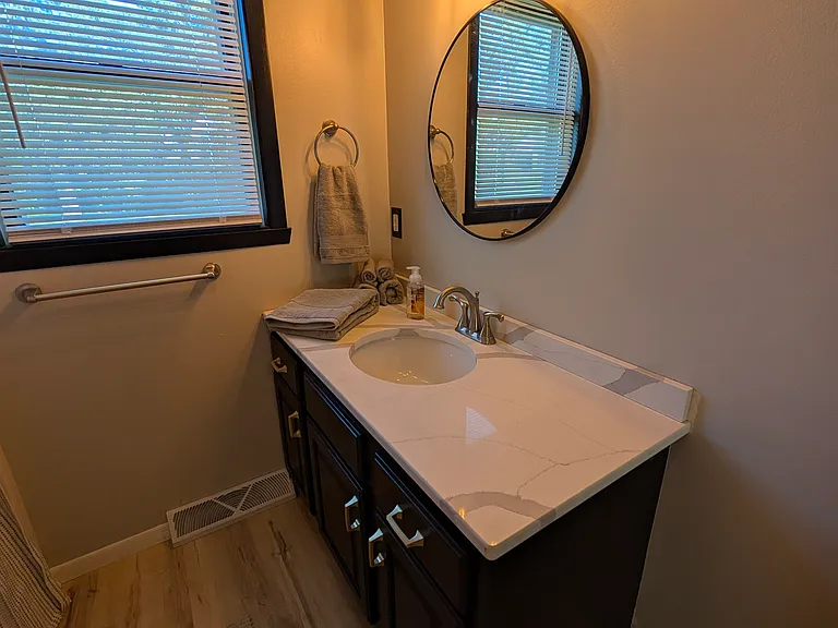 106 W Rose Eld Rd — Photo 6