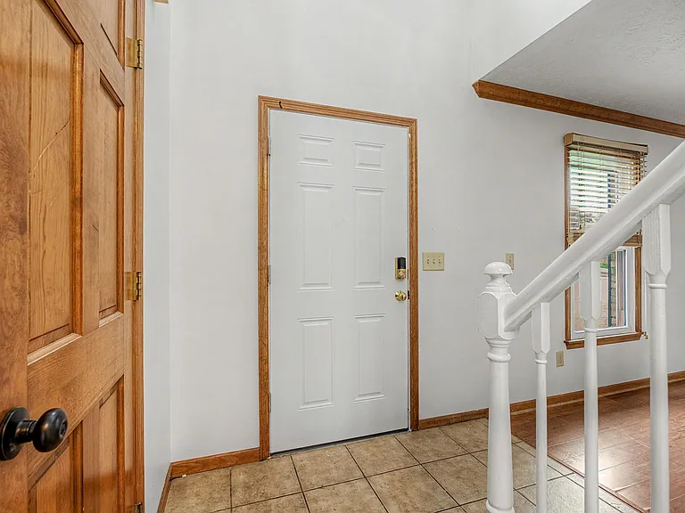 2242 Rosina Dr — Photo 7