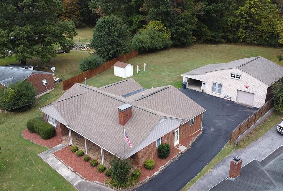 1st image of 140 Parkway Dr