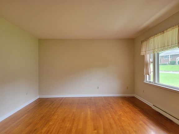 4th image of 24 Wolf Rd