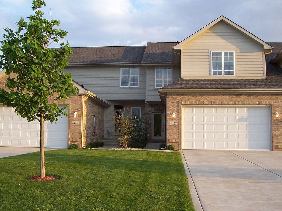 IMMACULATE WATER FRONT TOWN HOME