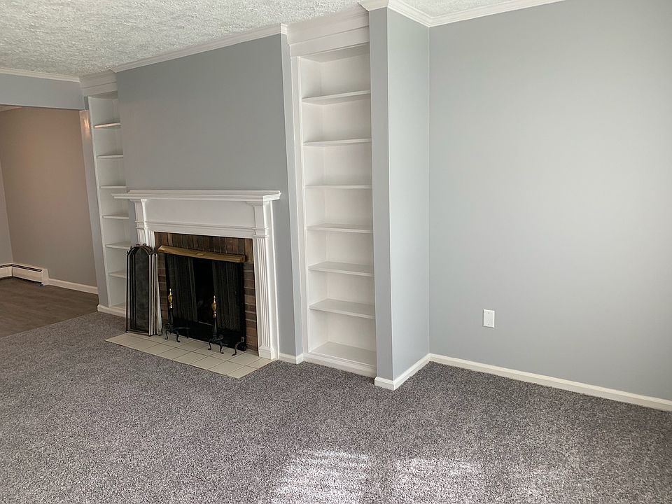 1st image of 3 Meadowlawn Dr Unit 11
