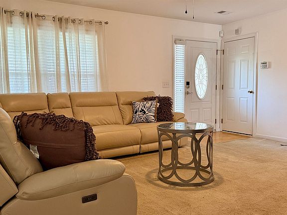 4th image of 216 Marshdeer Way