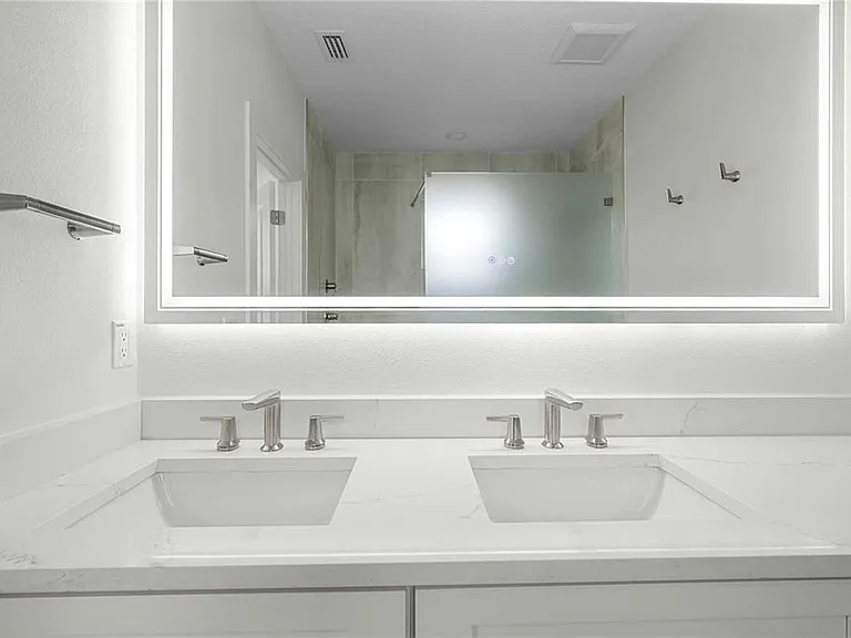 2203 N Blvd — Photo 36