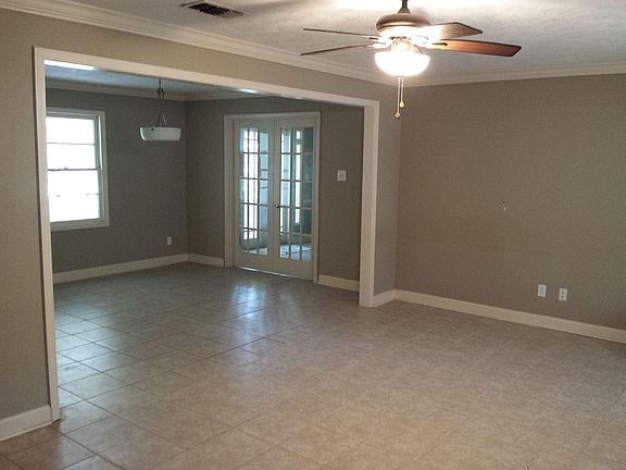 5th image of 423 W McNeese St