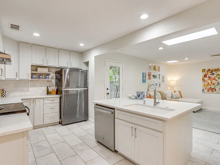2541 Walsh Ct — Photo 14