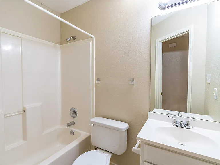 2604 Peach Tree Ln — Photo 7