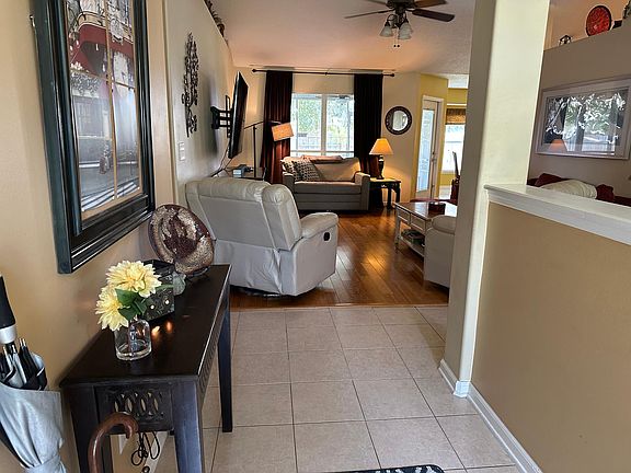 2nd image of 292 W Silverthorn Ln