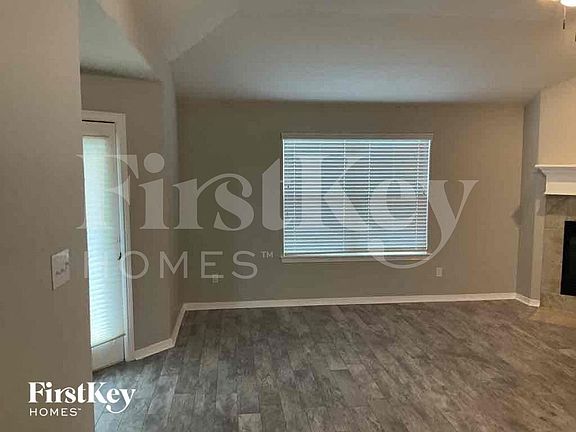 3rd image of 107 Cove Place Ct