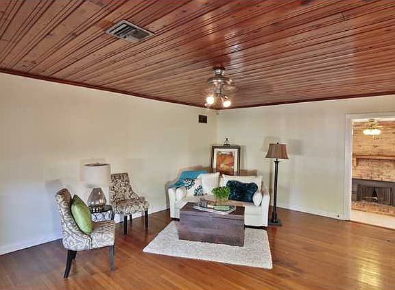3rd image of 108 Amaryllis Dr