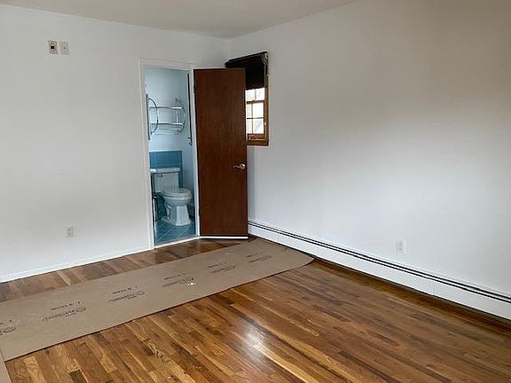 4th image of 26 Gaffney St #B
