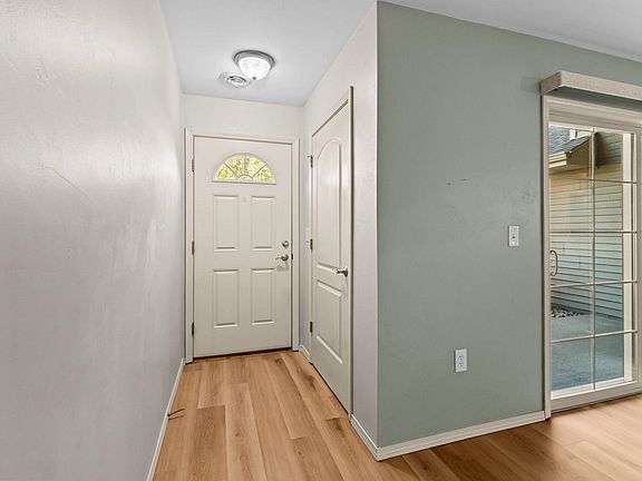 3rd image of 4714 Everbreeze Cir