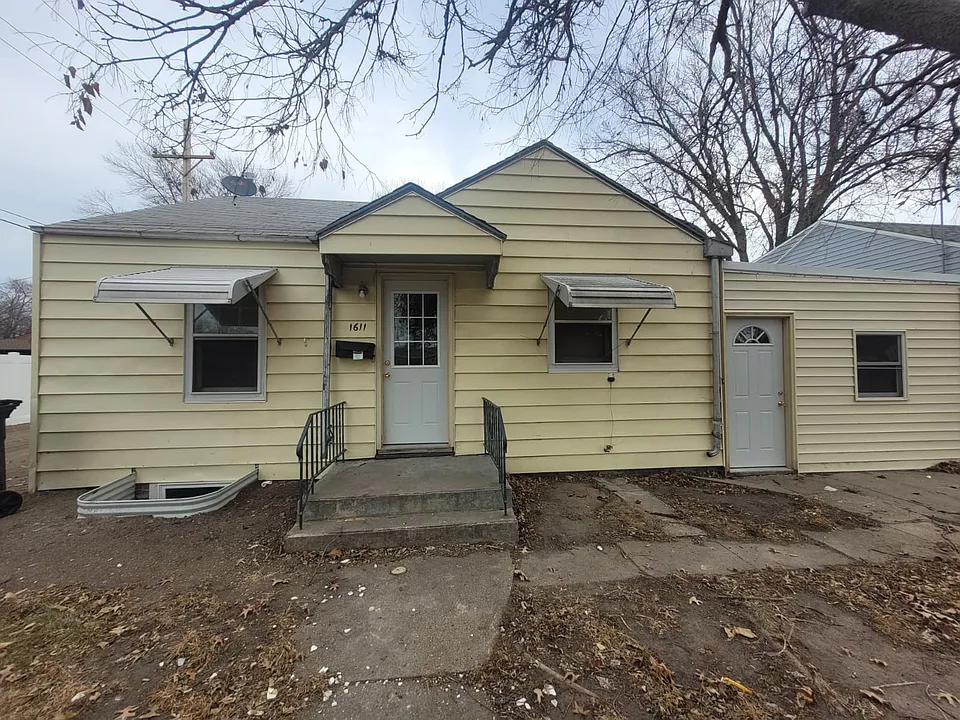 1611 N Locust St