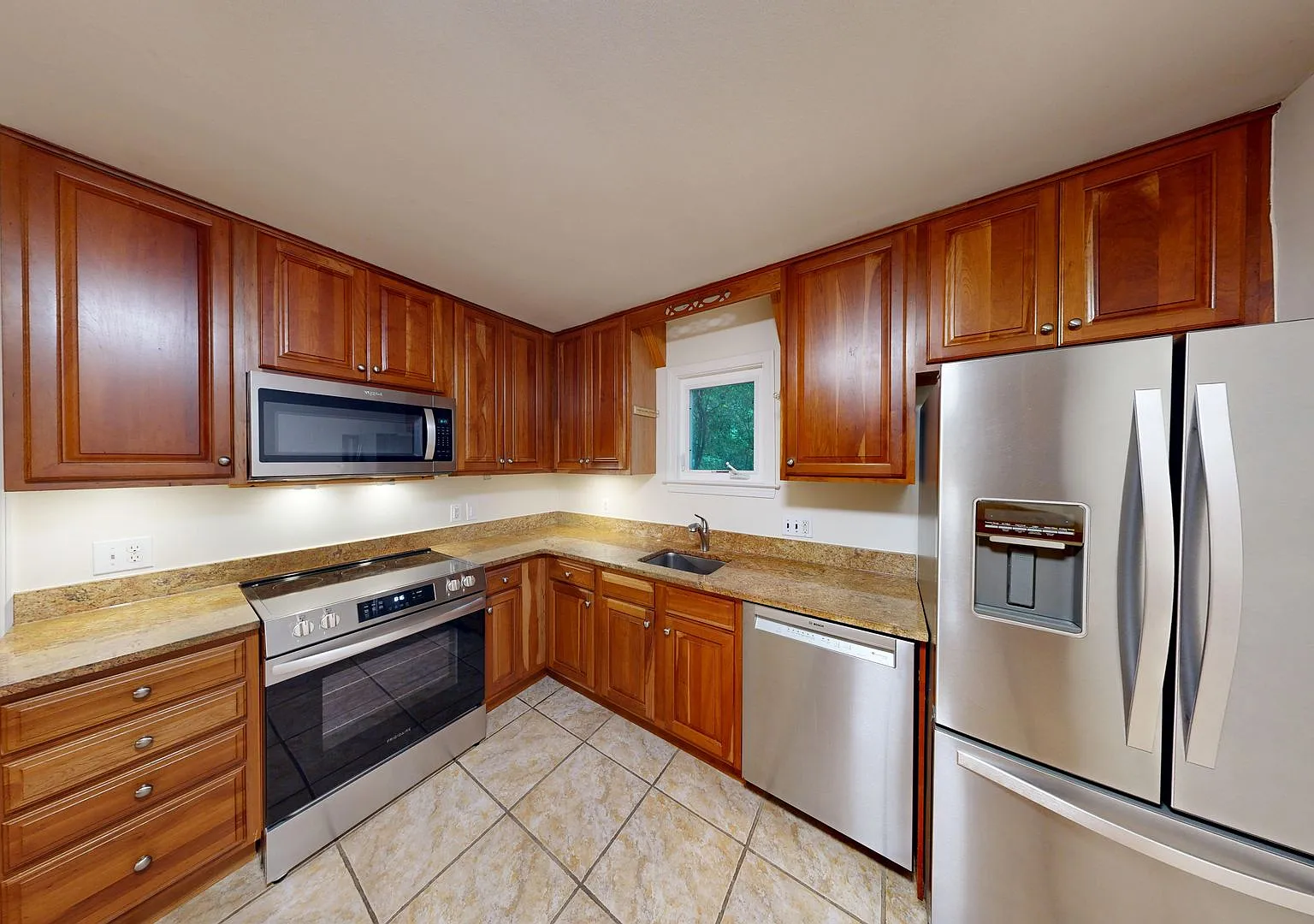 4Bed/2.5Bath Raised Rambler in Bannockburn near Glen Echo Park! — Photo 2