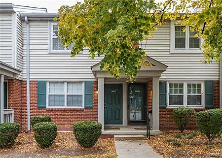 2nd image of 1407 Peacock Ln