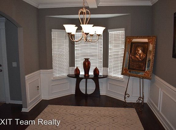 3rd image of 626 Red Oak Ln