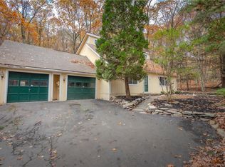 129 Anglemire Dr, Stroudsburg, PA 18360