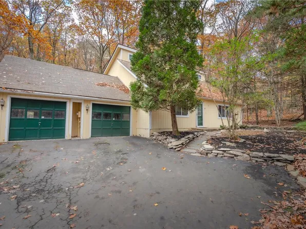 129 Anglemire Dr, Stroudsburg, PA 18360