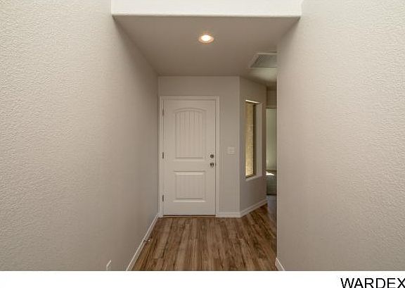 5th image of 3947 E Suffock Ave