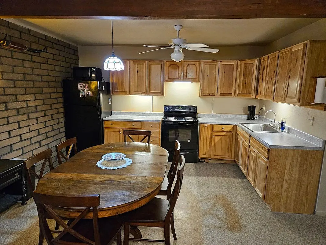 2 bed, 1.0 bath, 1250 sqft, $1,450 — Photo 2