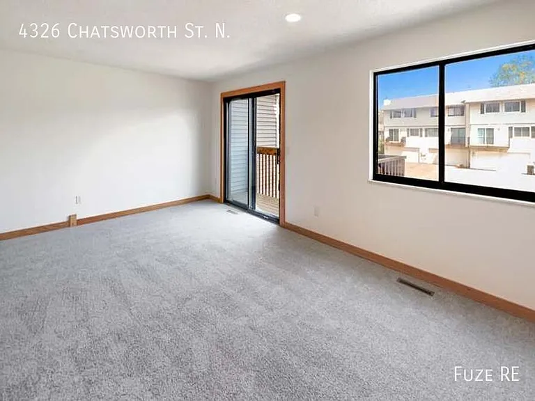 4326 Chatsworth St N — Photo 7