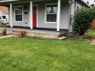 226 E Madison Ave, Cottage Grove, OR 97424