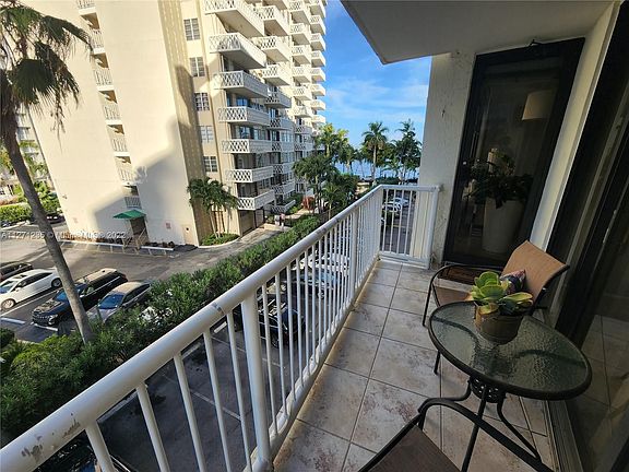 2nd image of 1440 Brickell Bay Dr APT 409