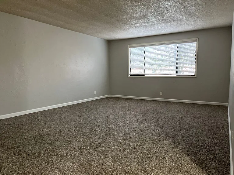 South Crest Apartments — Photo 10