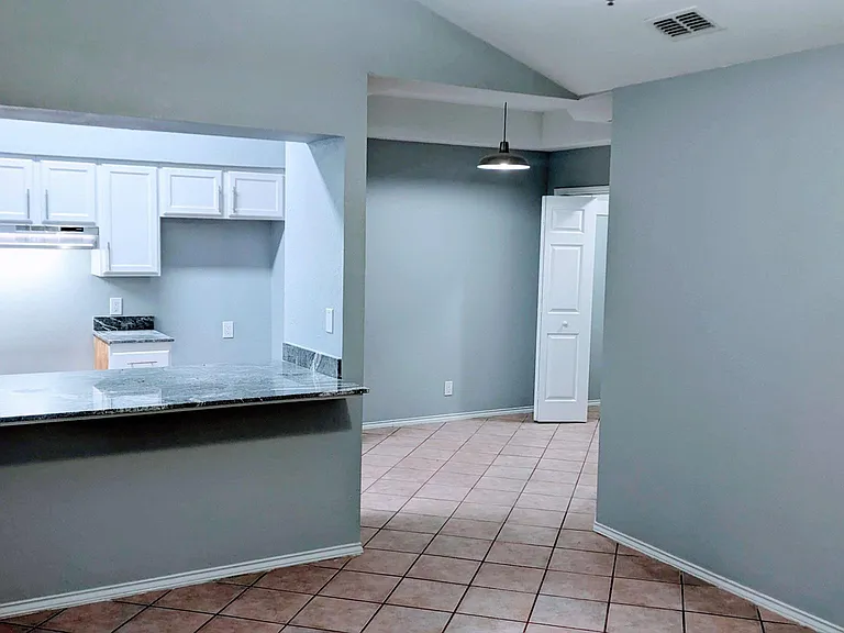 1820 Mercer St #2 — Photo 3