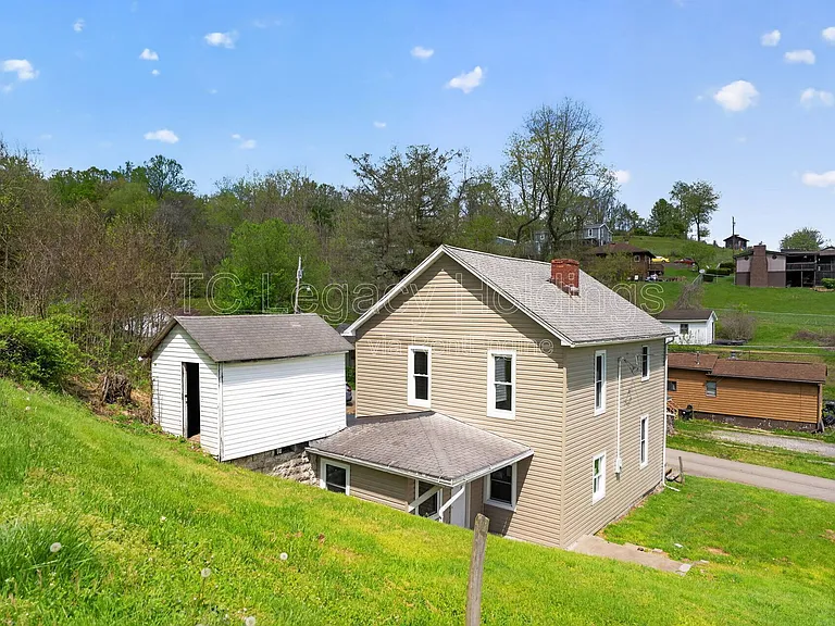 73 Beechwood Ave — Photo 2