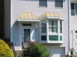 636 Parkridge Ln, Coraopolis, PA 15108
