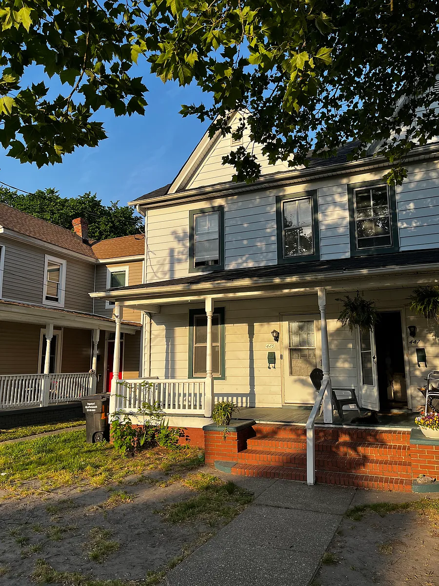 Building Photo - 445 Broad St